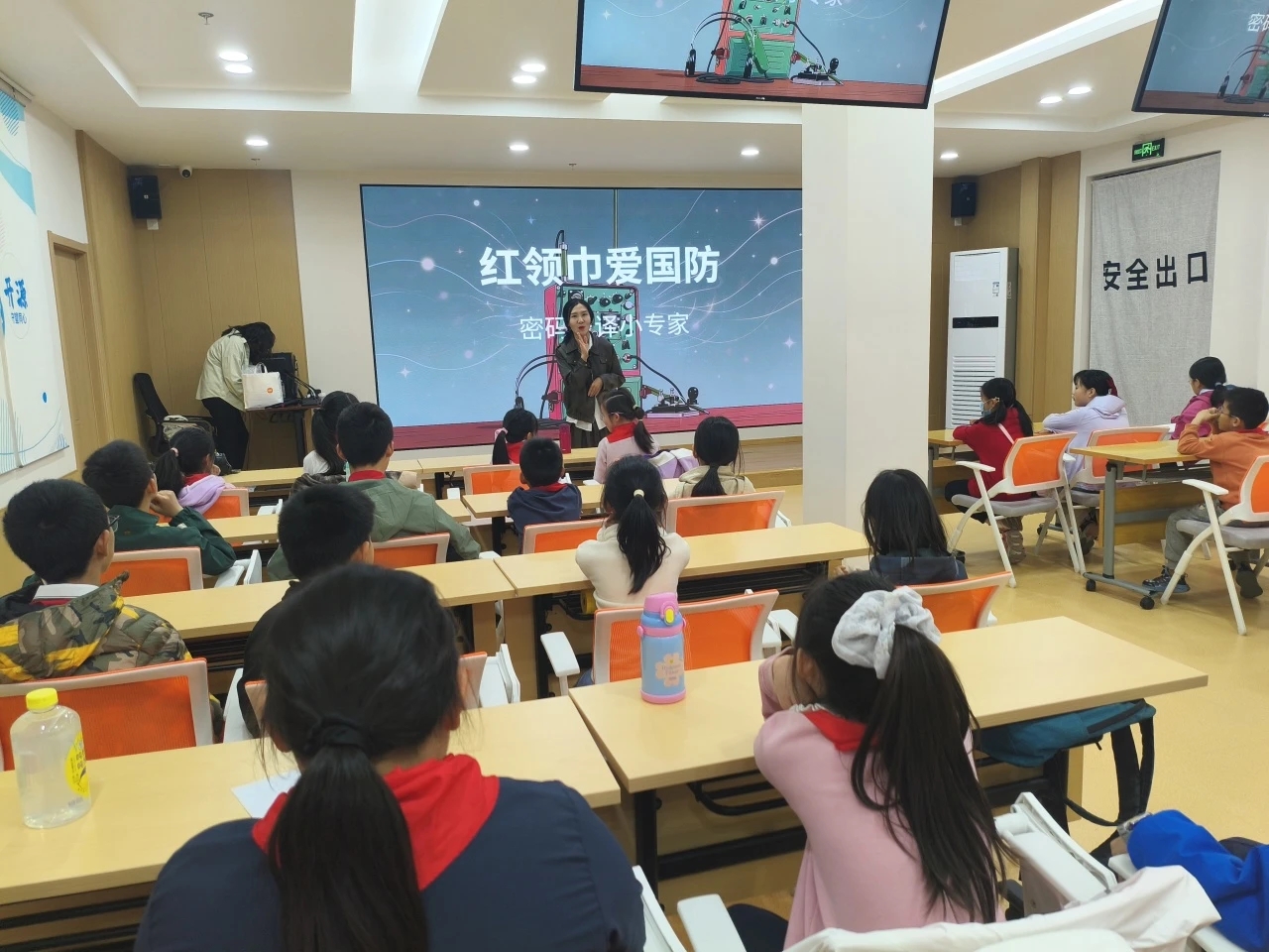 椿树少年开展“红领巾爱国防·密码破译小专家”活动